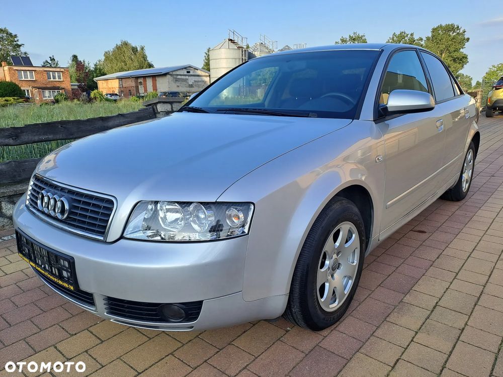 Audi A4 Limousine - 4