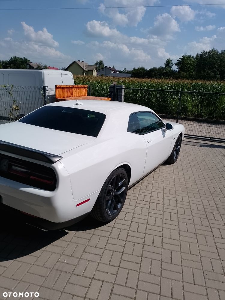 Dodge Challenger - 4
