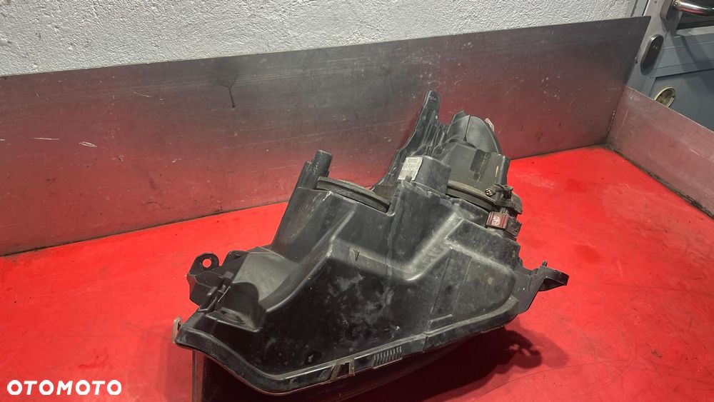 Reflektor LAMPA PRAWA Opel Astra III H - 2