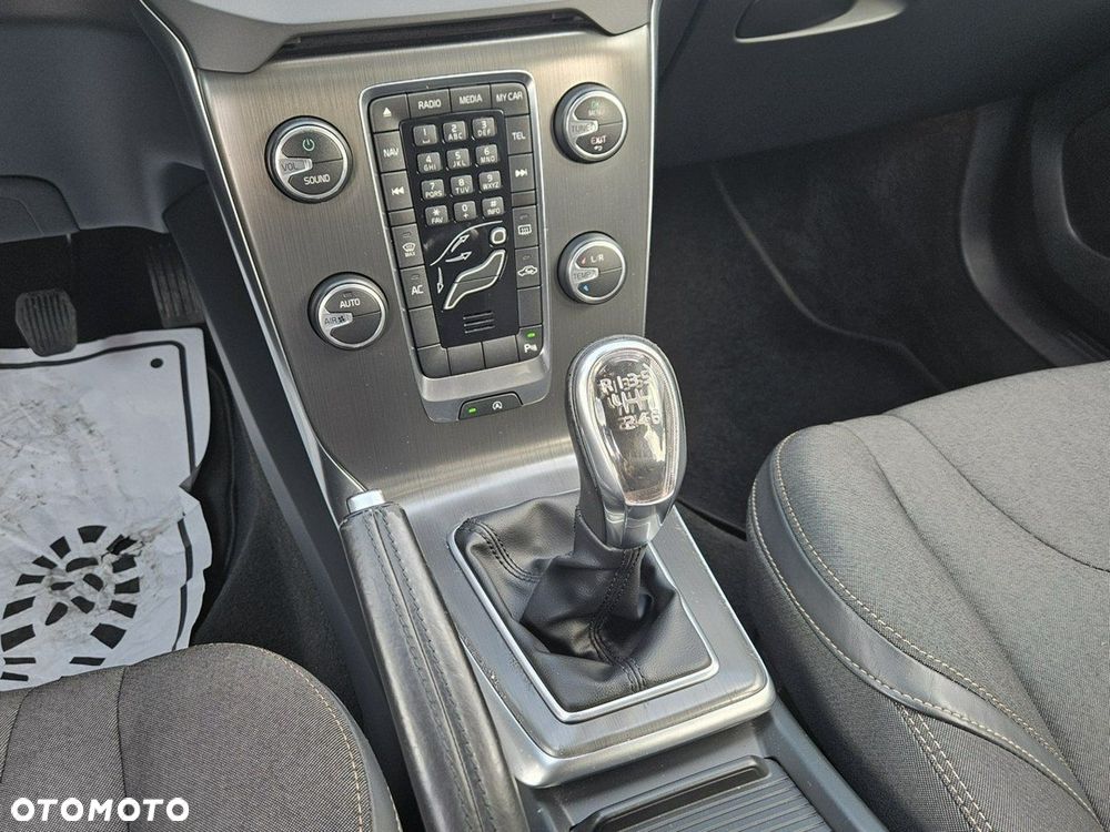 Volvo V40 Cross Country D2 Momentum - 15