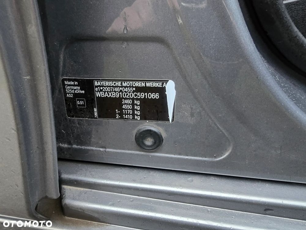 BMW Seria 5 525d xDrive Sport-Aut - 31