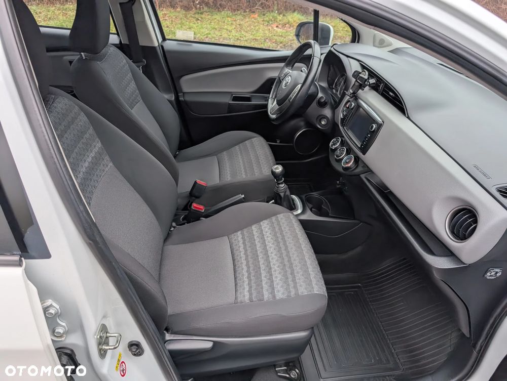 Toyota Yaris 1.33 Active EU6 - 17