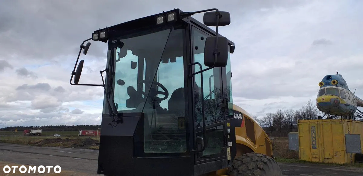Caterpillar Walec wibracyjny CATERPILLAR CS 64 B - 9