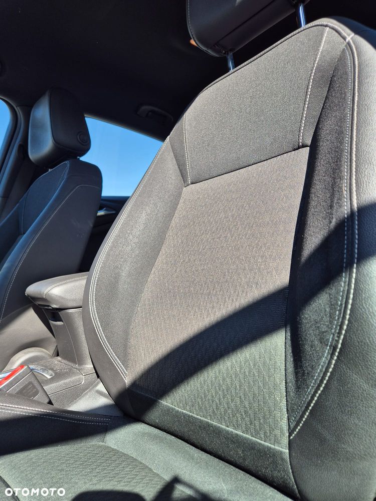 Opel Astra 1.6 T Dynamic S&S - 17