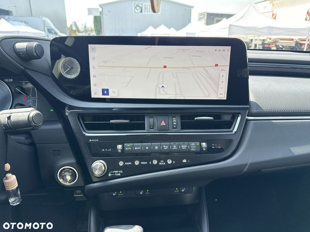 Lexus ES 300h Business Edition - 23