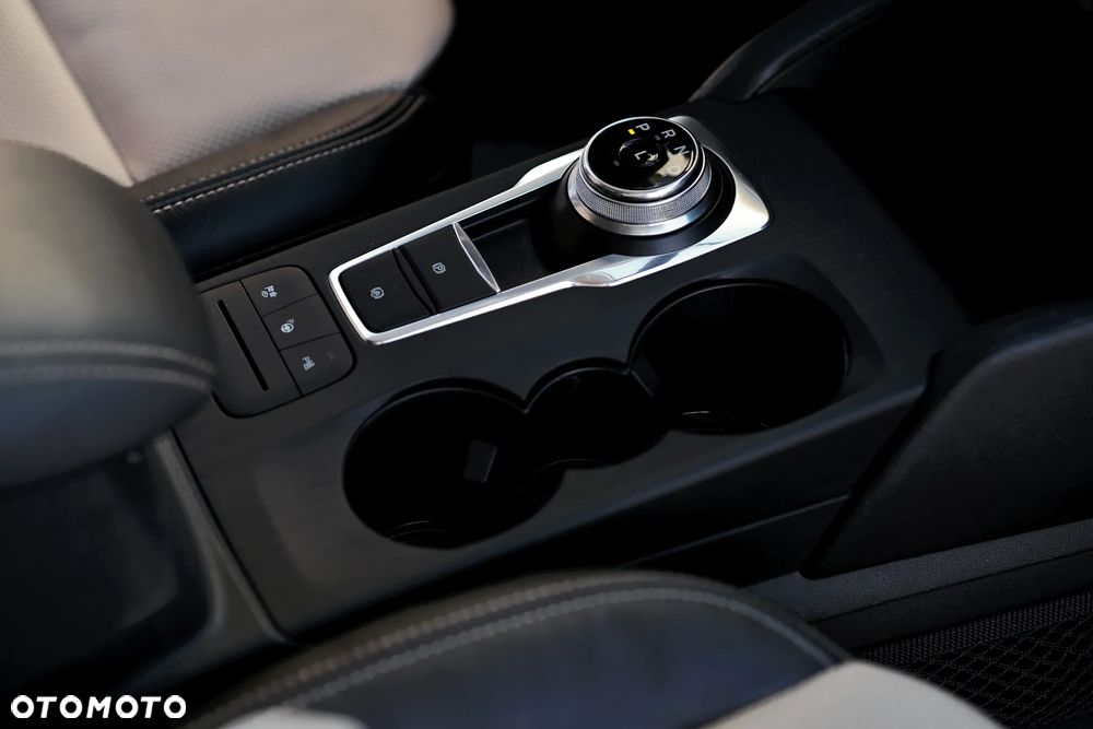 Ford Kuga 2.5 FHEV AWD Titanium - 25