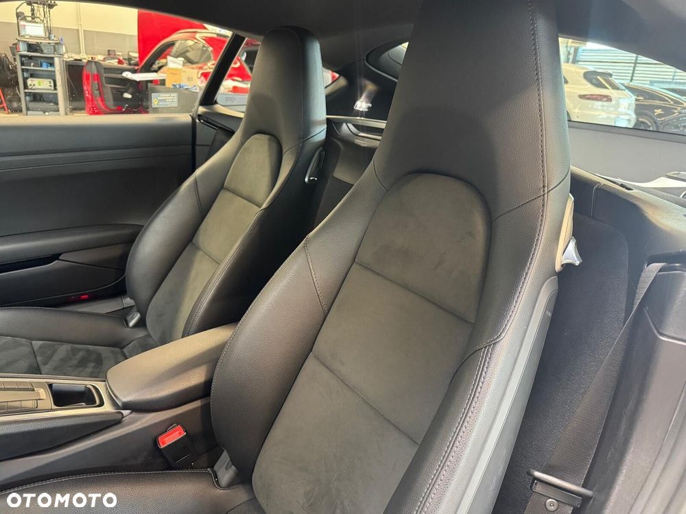 Porsche 718 Cayman - 10