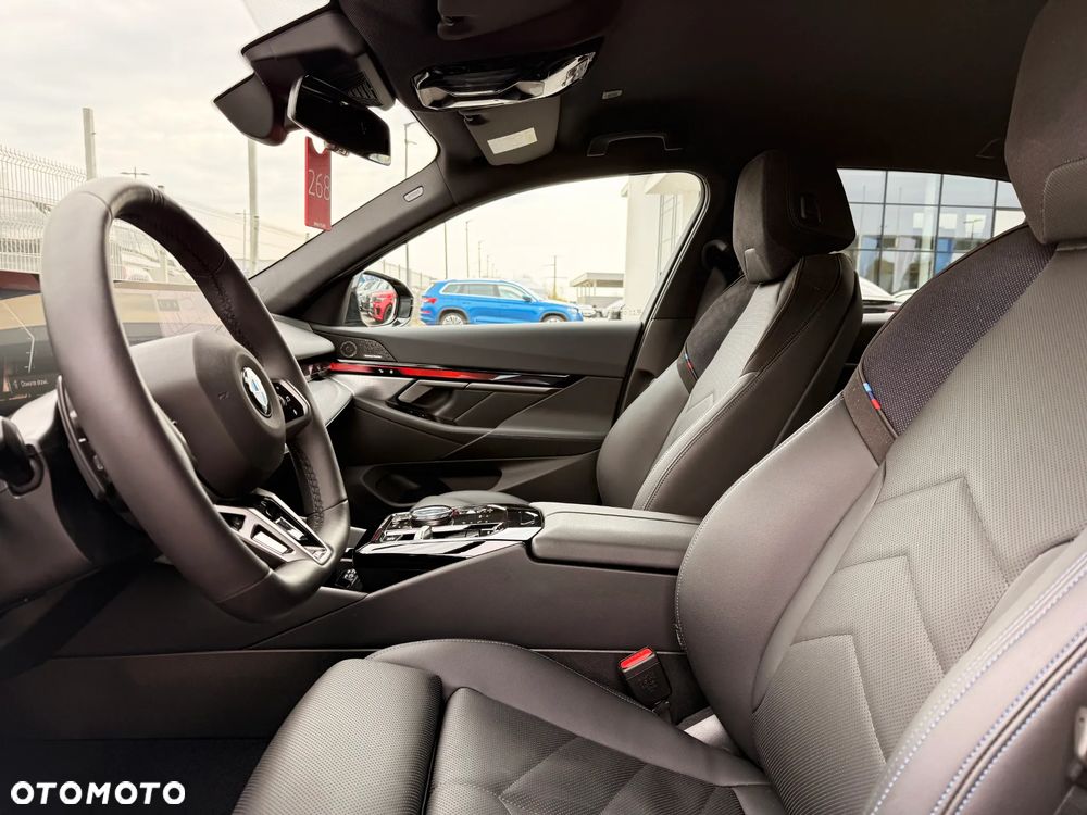 BMW Seria 5 520i - 30