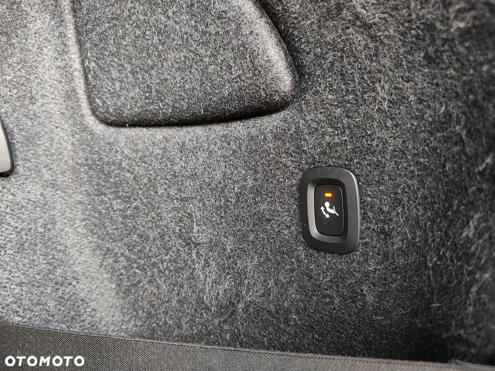 Volvo XC 40 D4 AWD Geartronic R-Design - 37