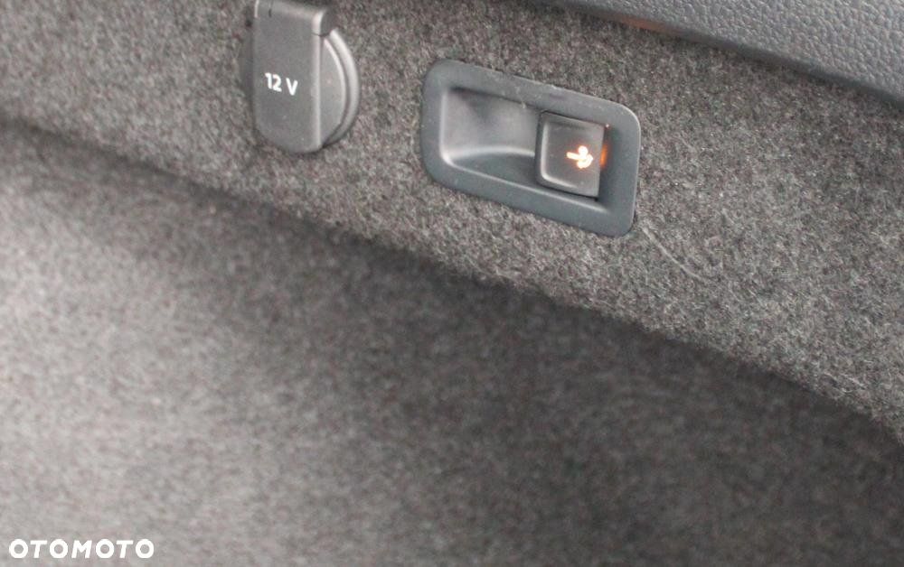 Volkswagen Passat - 36