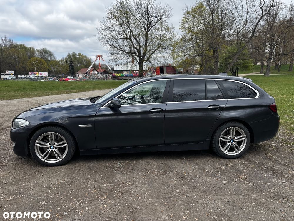 BMW Seria 5 525d xDrive - 4