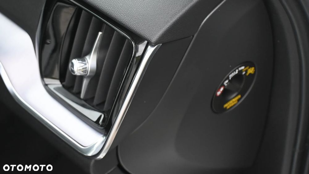 Volvo V60 B3 B Momentum Pro - 32