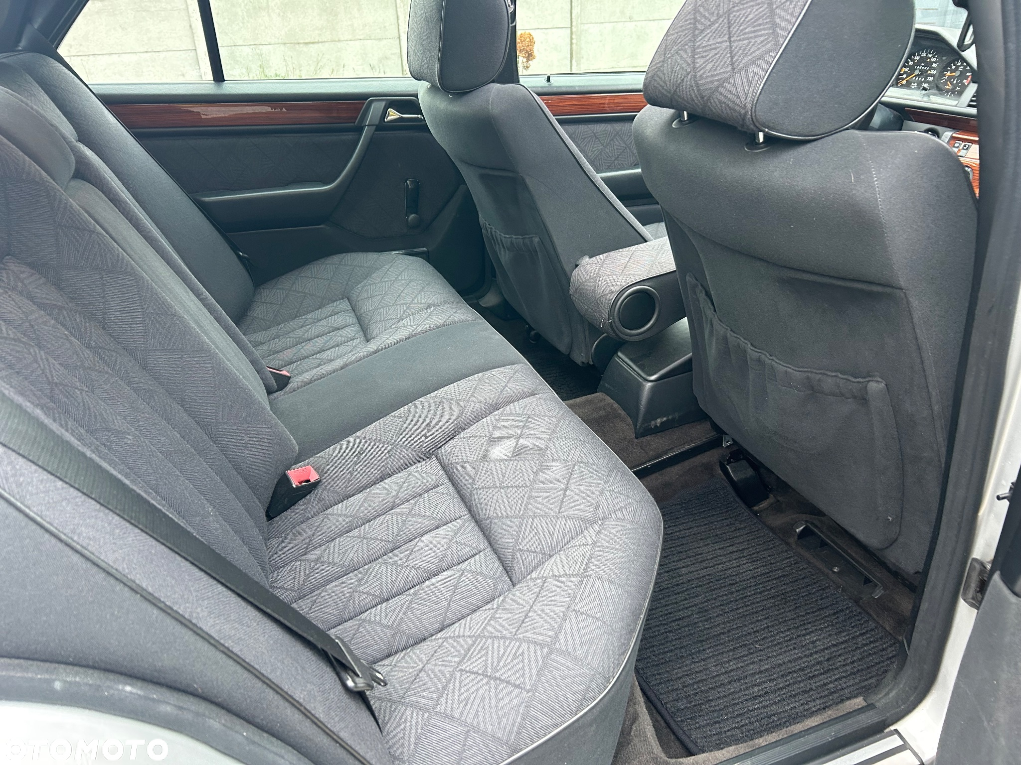 Mercedes-Benz Klasa E 200 T Elegance - 20