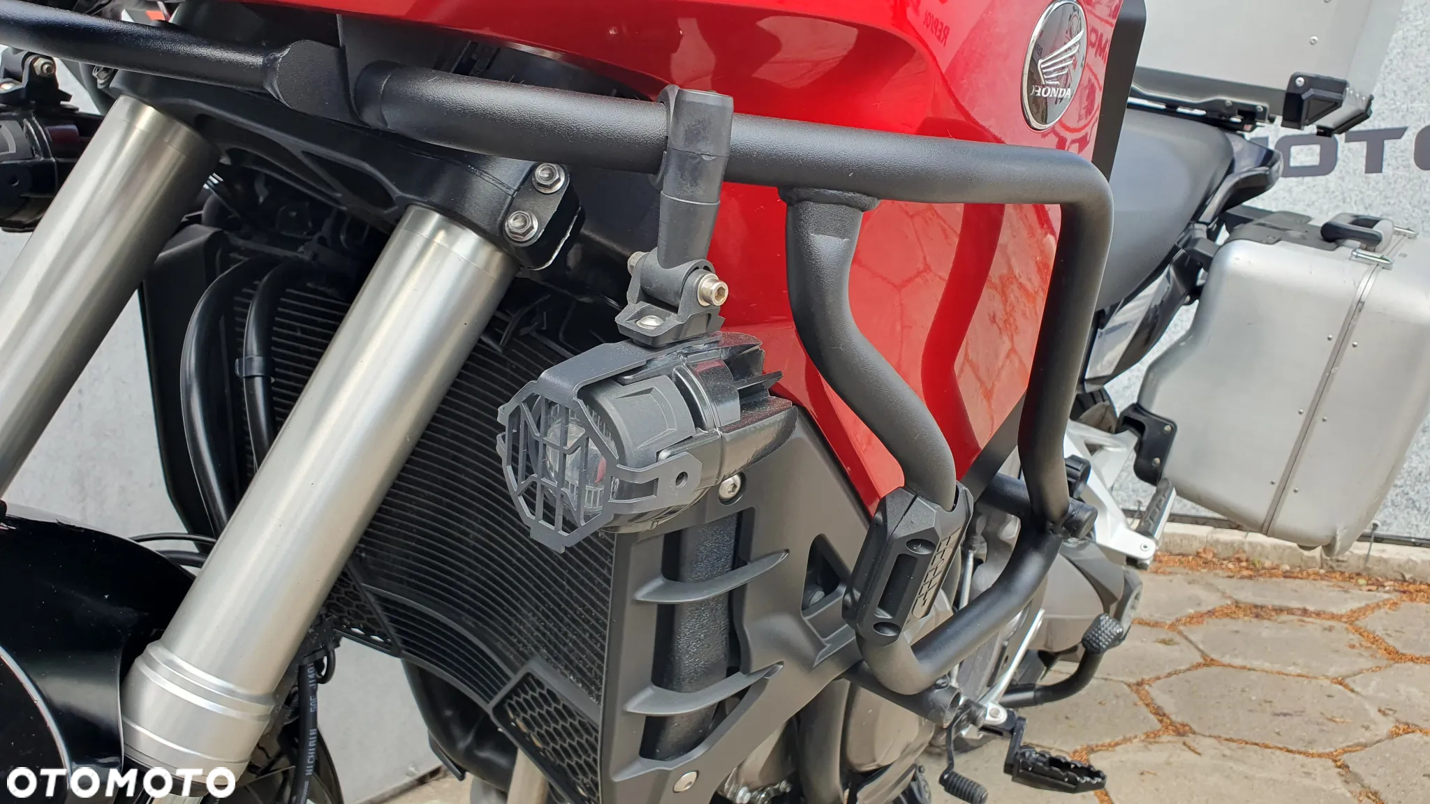 Honda VFR - 12