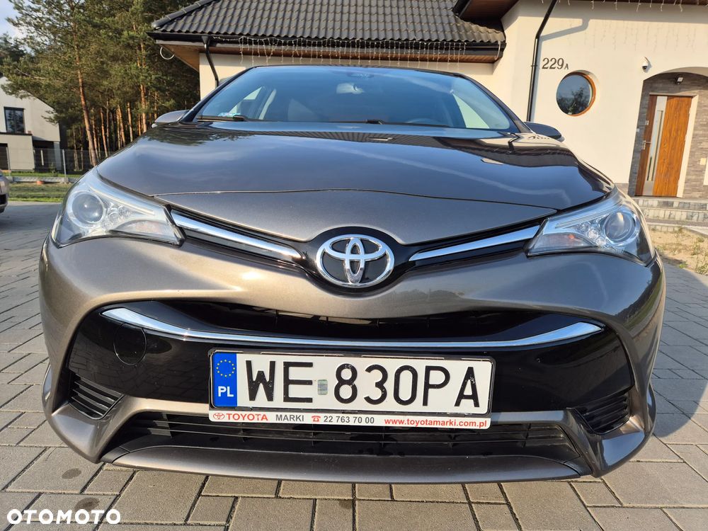 Toyota Avensis 1.6 Active - 9