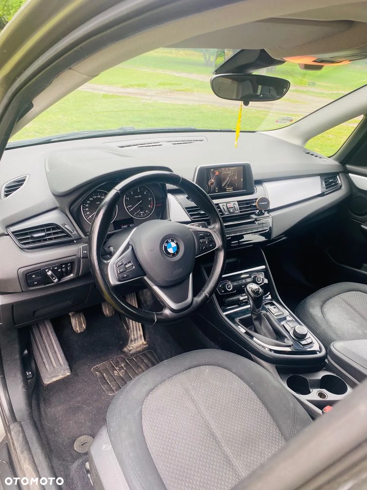 BMW Seria 2 218d - 7