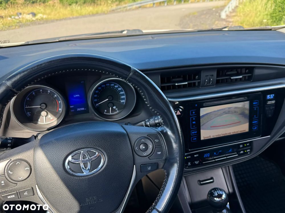 Toyota Auris 1.6 Premium - 11