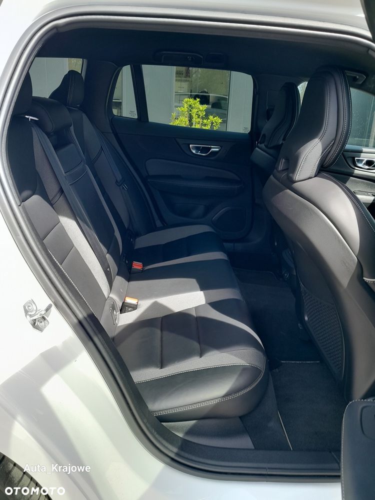 Volvo V60 B3 B R-Design - 32