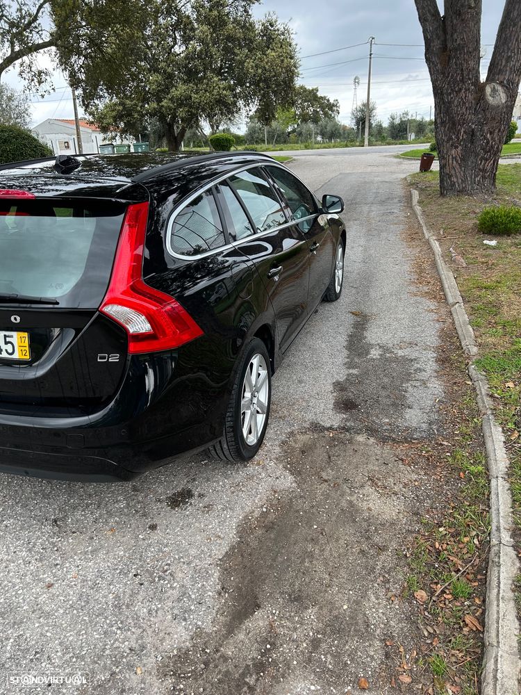 Volvo V60 2.0 D2 Momentum - 8
