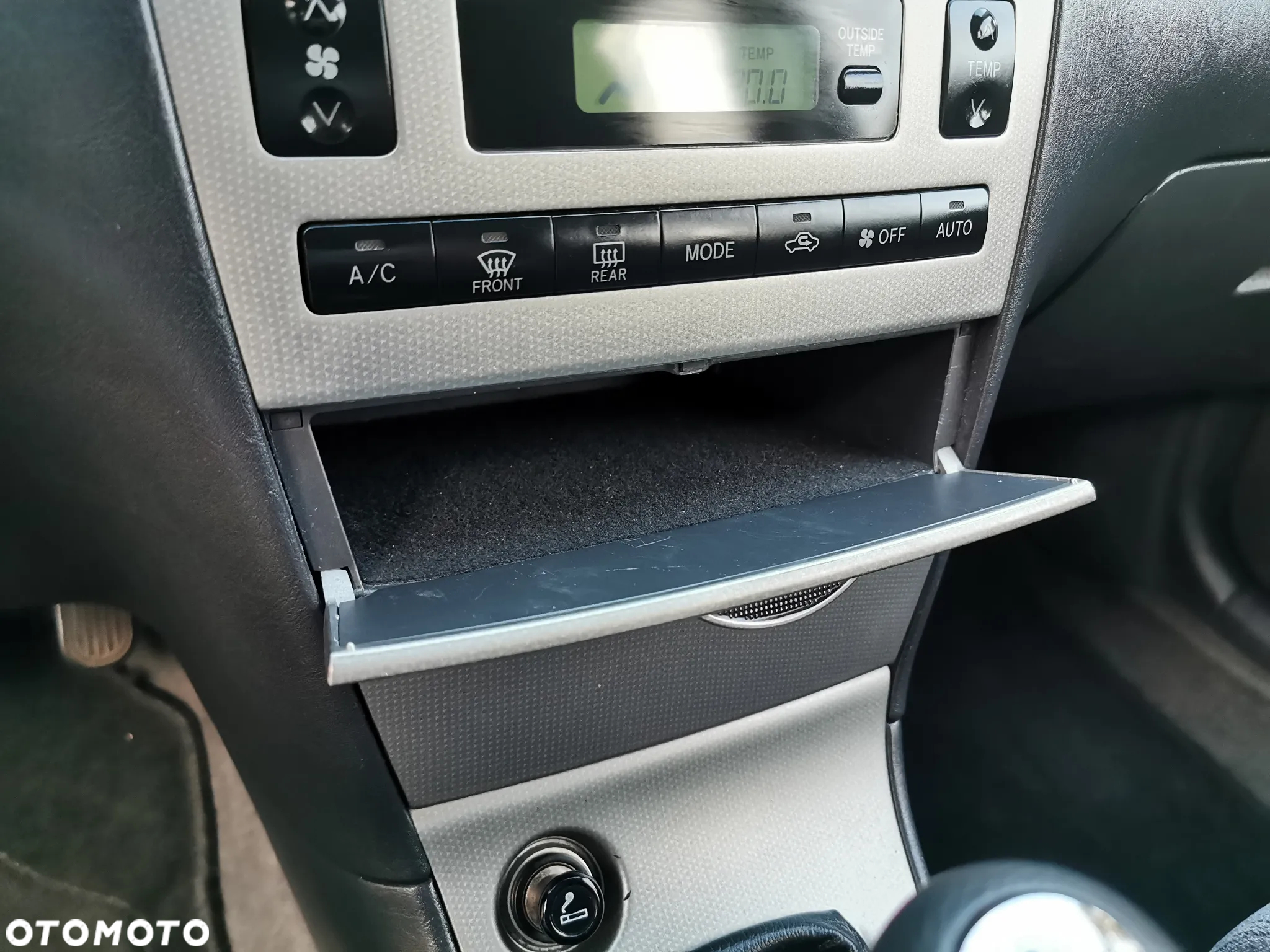 Toyota Corolla 1.6 VVT-i Sol - 28