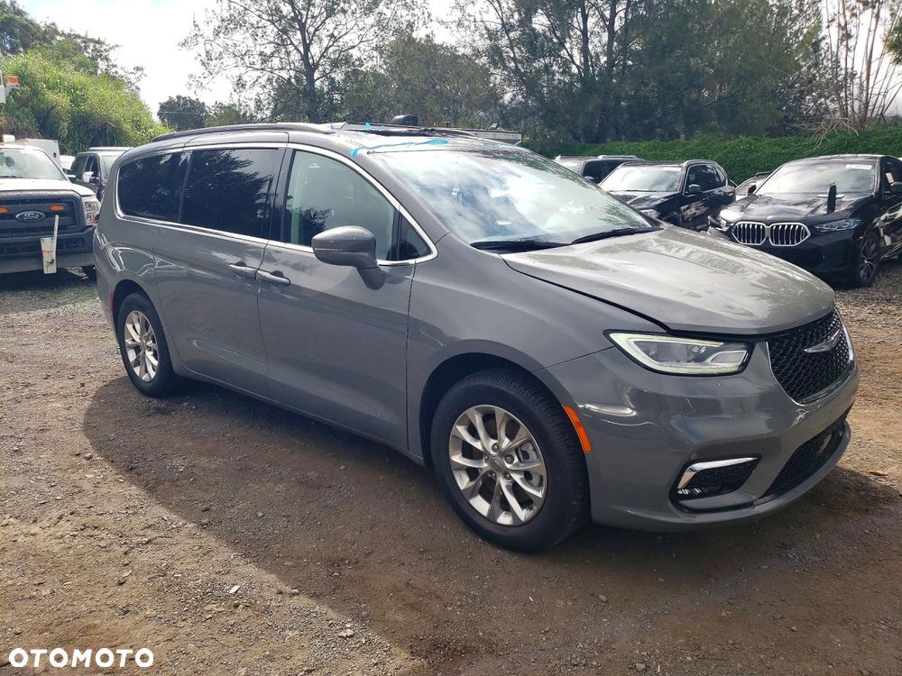 Chrysler Pacifica - 2