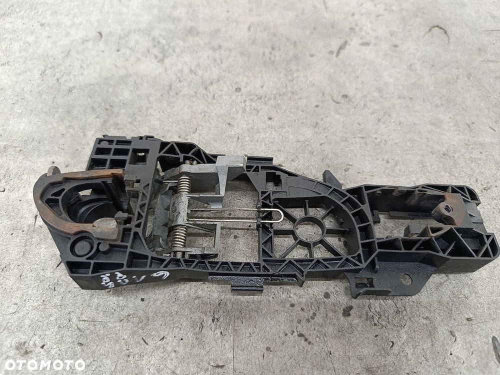 PODSTAWA KLAMKI PRAWY PRZÓD VW PASSAT B6 3C0837886G - 2