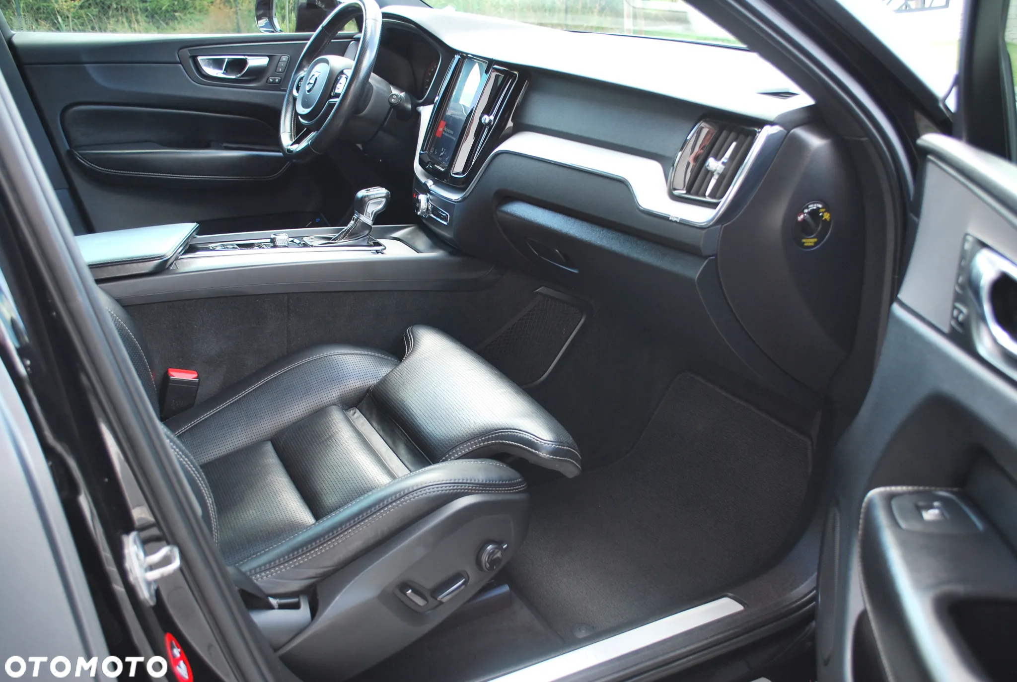 Volvo XC 60 T5 AWD R-Design - 23