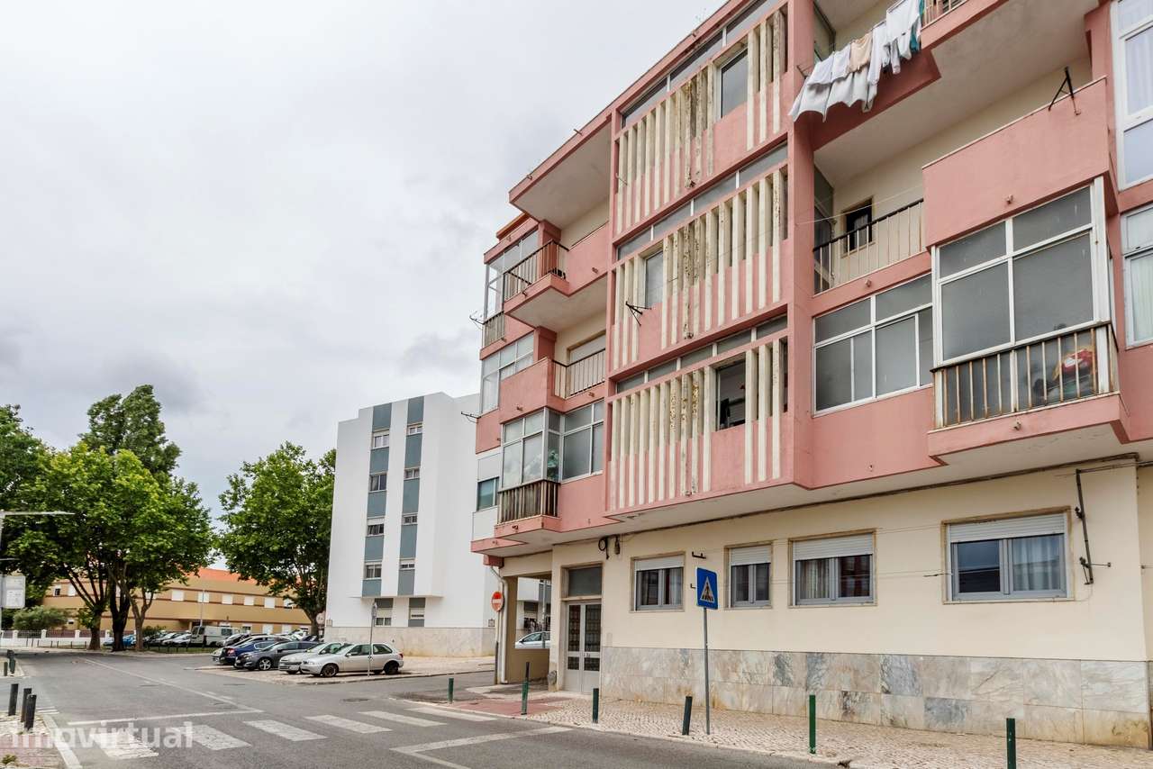 Apartamento T2 Totalmente Remodelado c/ Marquise no Cacém, Sintra - Grande imagem: 2/37