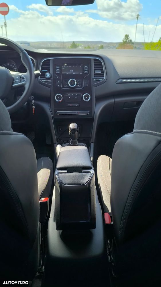 Renault Megane TCe Business - 13