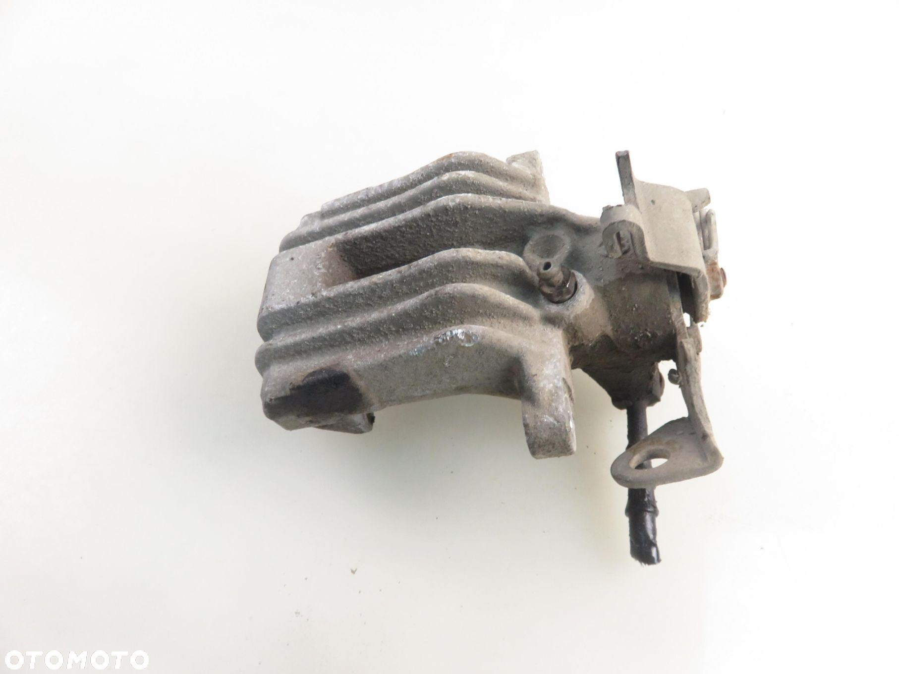 ZACISK PRAWY TYŁ VW PASSAT B5 1.9 TDI - 8