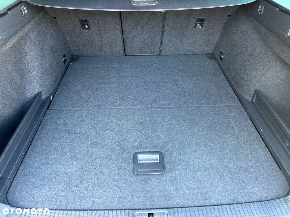 Volkswagen Passat 1.6 TDI SCR DSG Business - 8