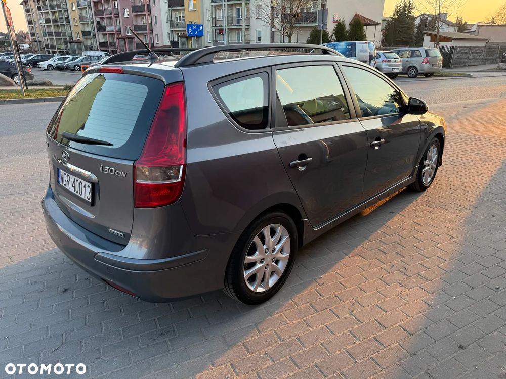 Hyundai i30 i30cw 1.6 CRDi FIFA WM Edition - 3