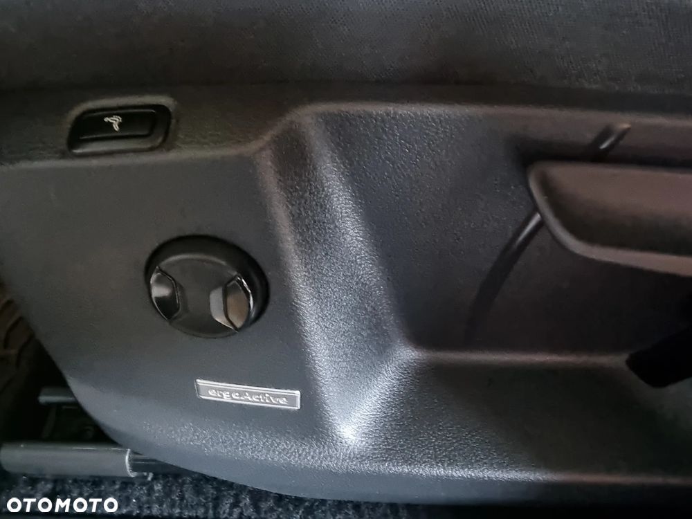 Volkswagen Touran 2.0 TDI SCR Highline - 22