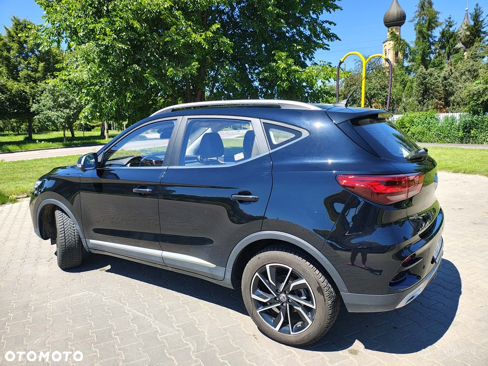 MG ZS - 12