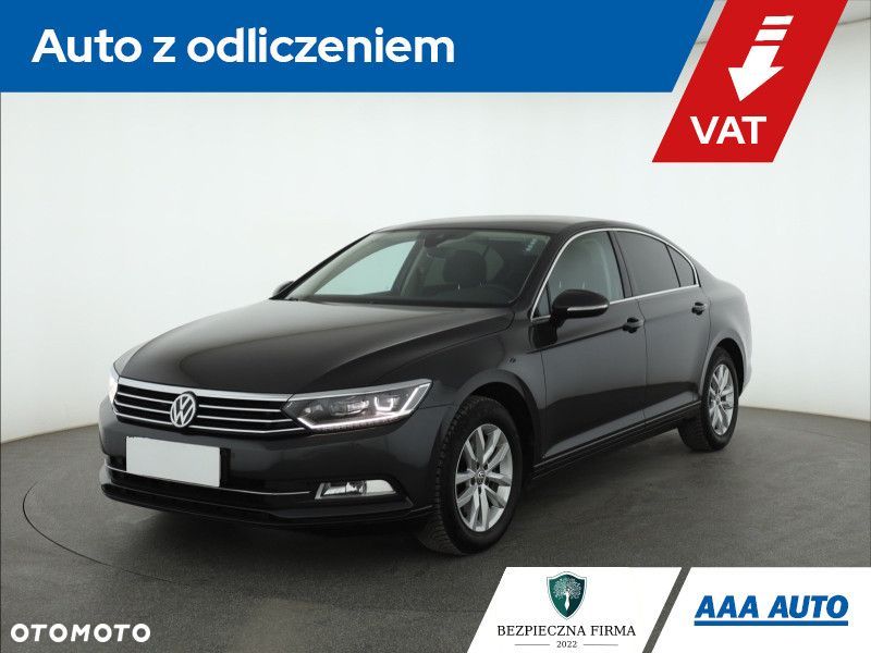 Volkswagen Passat - 1