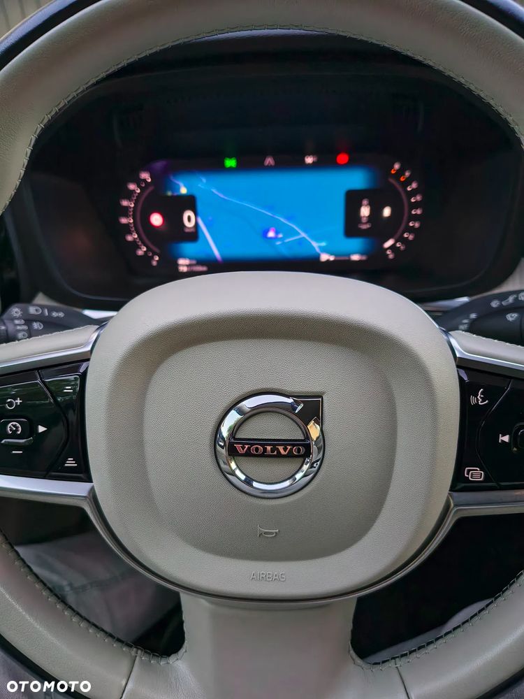 Volvo XC 60 B4 B Plus Dark - 25