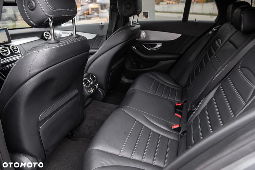 Mercedes-Benz Klasa C 400 4-Matic 9G-TRONIC - 31