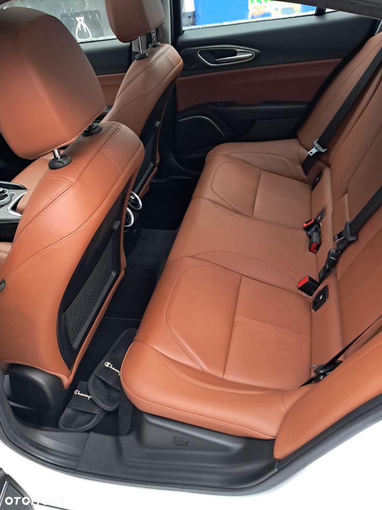 Alfa Romeo Giulia - 7