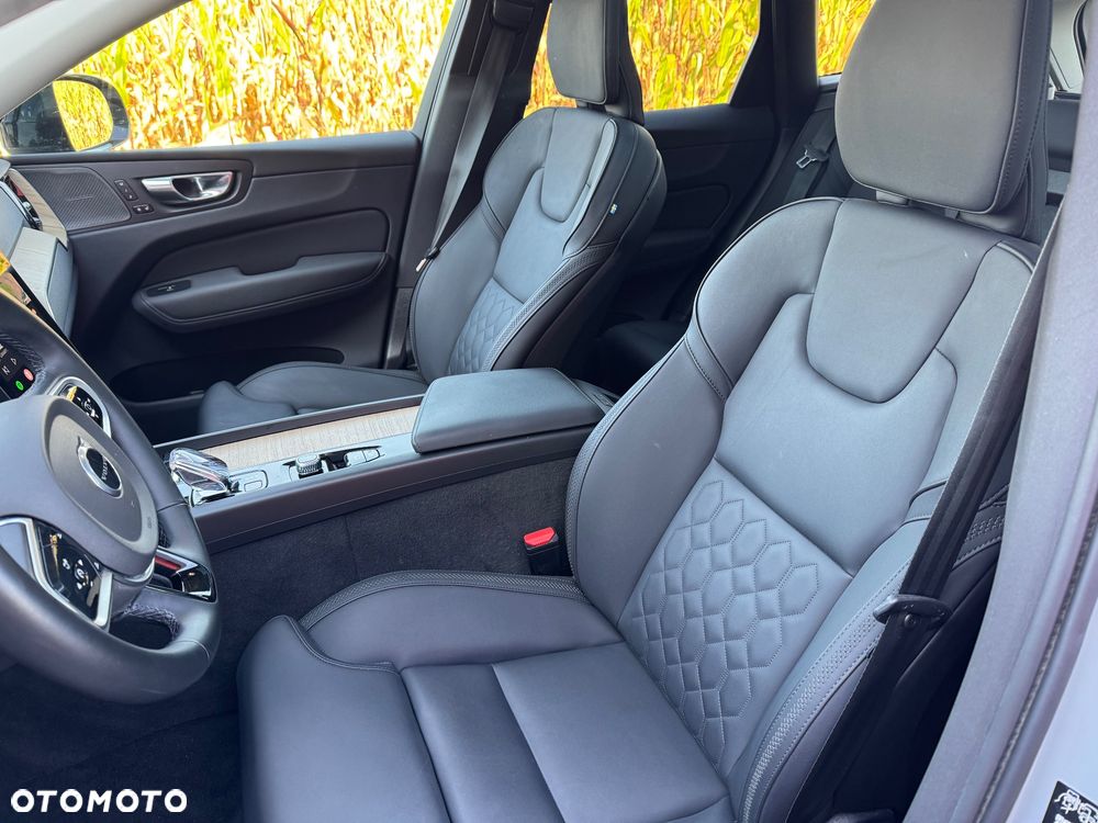 Volvo XC 60 B5 B AWD Plus Dark - 33