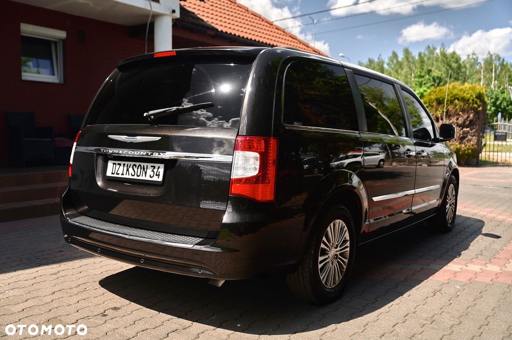 Chrysler Town & Country 3.6 Limited - 14