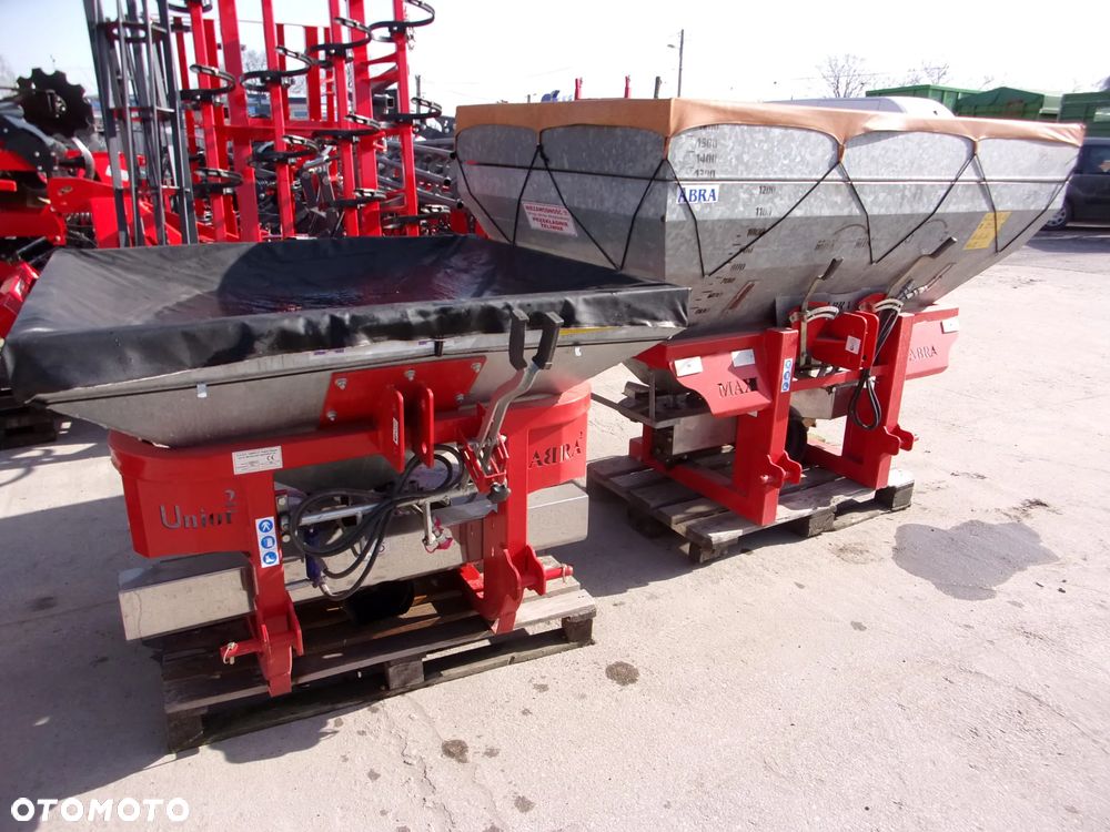 Inny Rozsiewacz nawozów i wapna, taśmowy jedno i dwu tarczowy Kłos, Motyl 300, 400, 600, 800 1000 litrów, Rozsiewacz nawozów dwutarczowy ABRA2 - MAXI, Semior, Unior, Unior2, Mini, Mini2, Rozsiewacz dwutarczowy DEX-WAL (Lift, Tornado duo Turbo), Rozsiewacz nawozów Pronar  FD1-M05 - 26