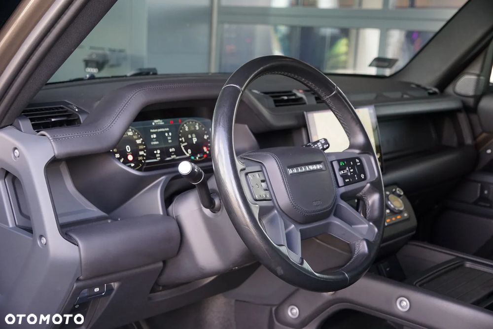 Land Rover Defender 3.0 D300 mHEV X-Dynamic HSE - 17