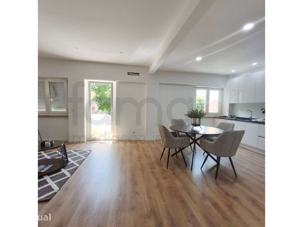 APRESENTAMOS ESTE BELÍSSIMO APARTAMENTO TOTALMENTE REMODELADO EM BA... - Grande imagem: 2/13