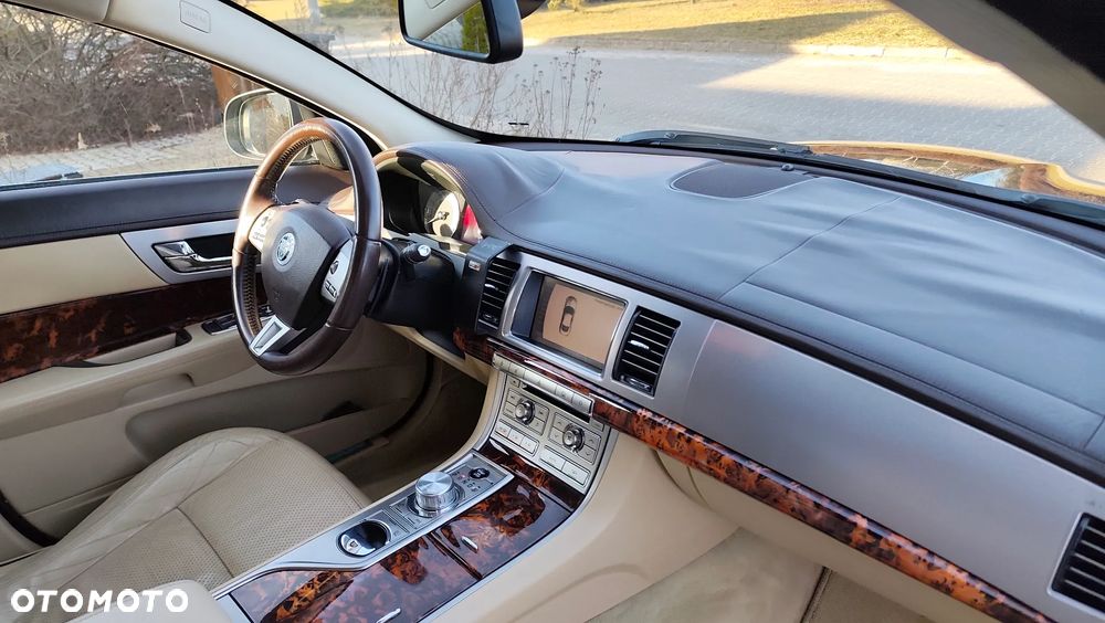 Jaguar XF 3.0 V6 Luxury - 35