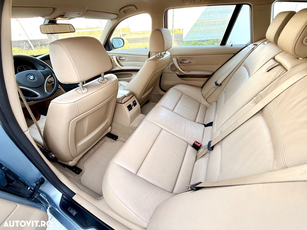 BMW Seria 3 320d xDrive DPF Aut. - 12