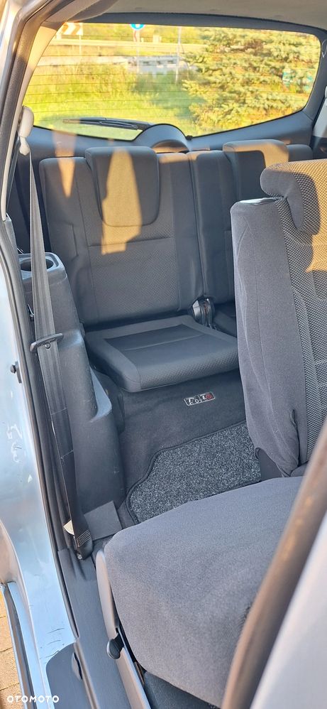 Toyota Corolla Verso 1.8 Sol 7os - 24