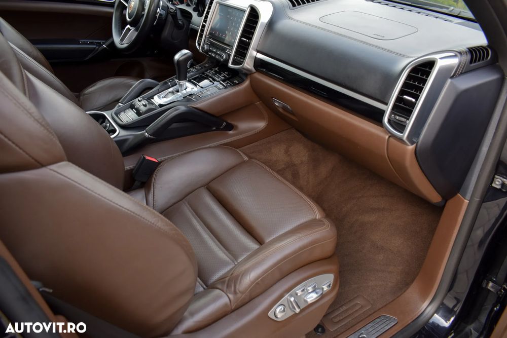 Porsche Cayenne 4.2 L S - 28