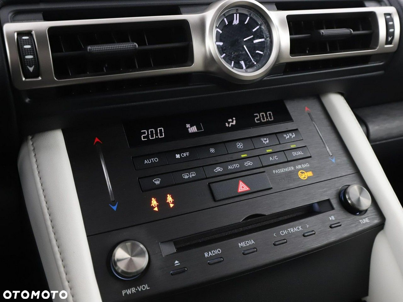 Lexus RC 300h F Sport - 27