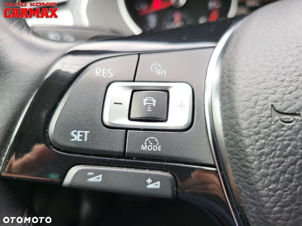 Volkswagen Passat - 13