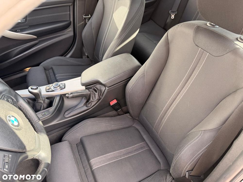 BMW Seria 3 318d - 30